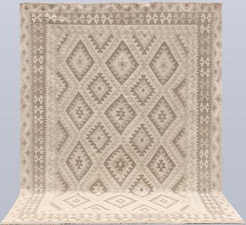 A Kelim carpet, 279 x 205 cm.