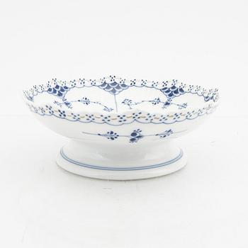 Service 52 dlr "Musselmalet" riflet, half and full lace Royal Copenhagen Denmark porcelain.