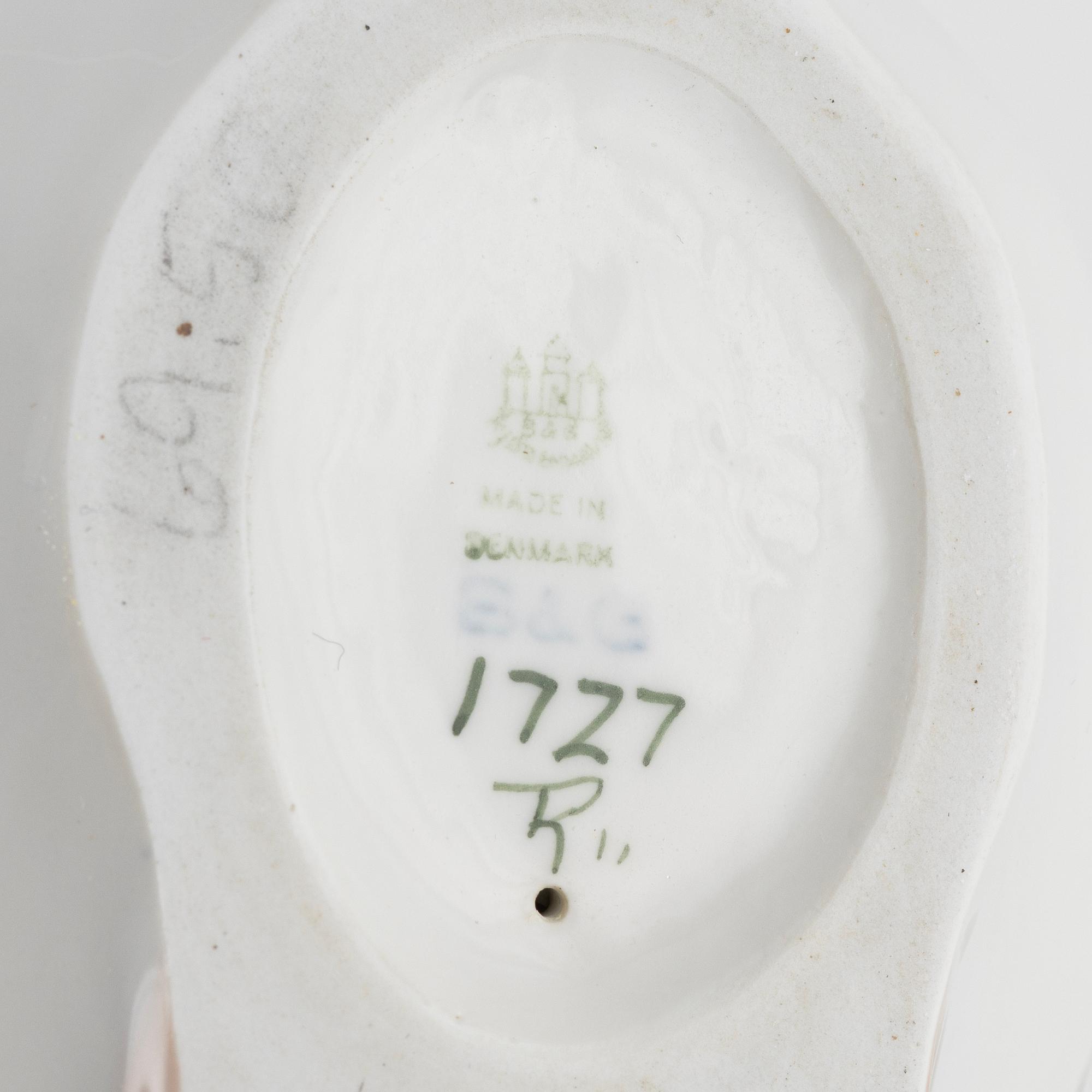 Matservis, ca 97 delar, porslin, "Blå Måsen", Bing & Grøndahl samt Royal Copenhagen, Danmark.