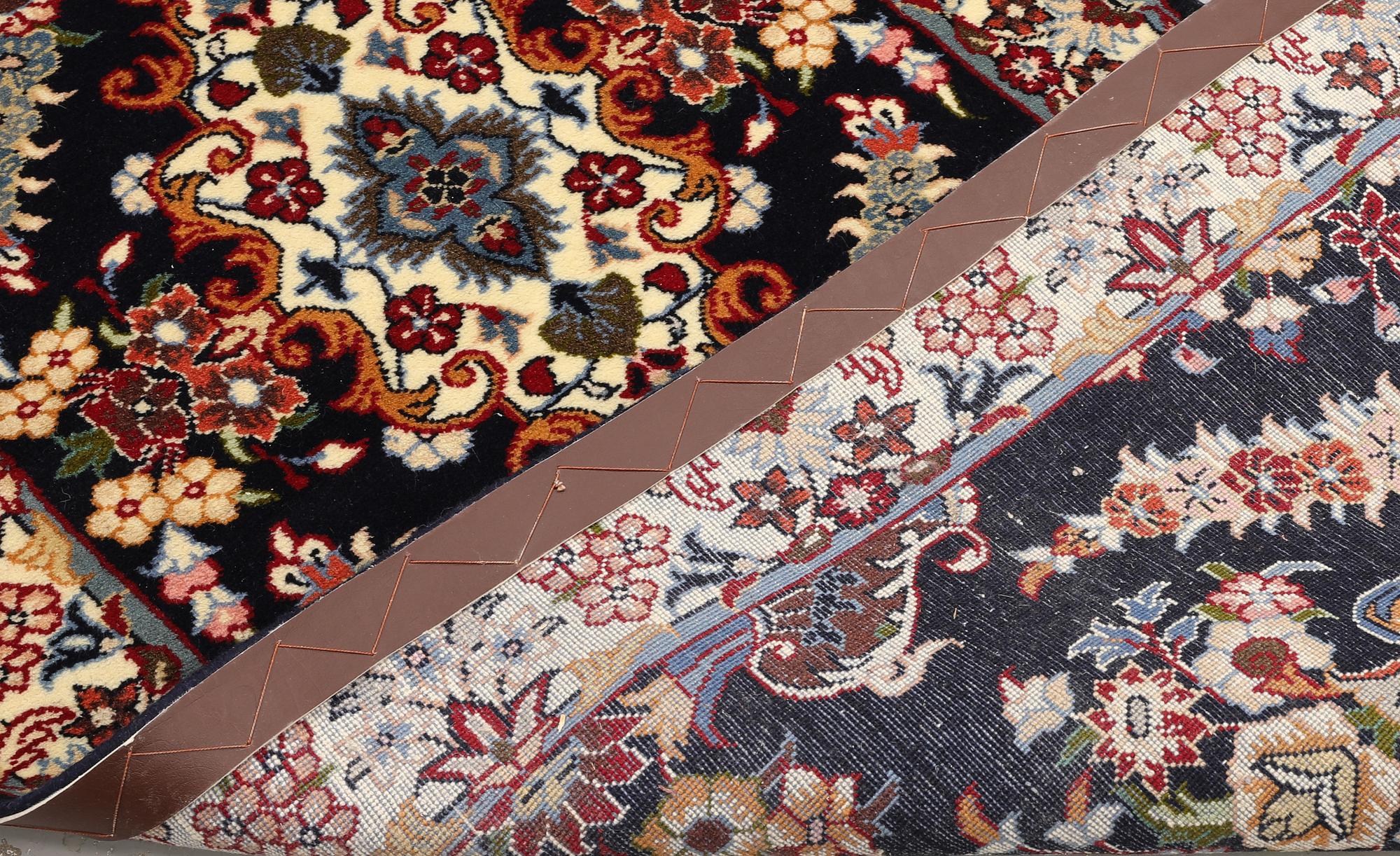 A Sarouk runner, approx. 310 x 72 cm.