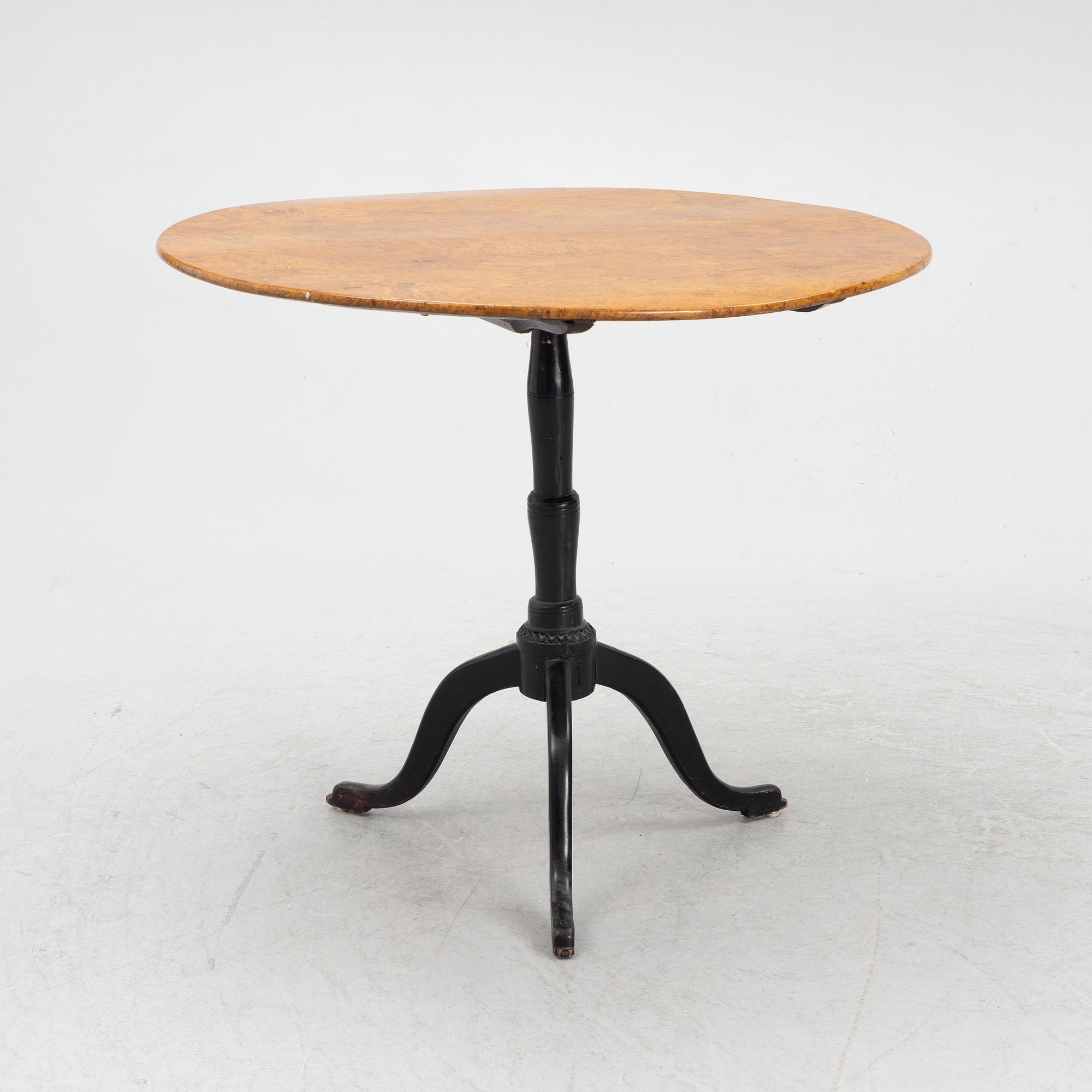 A tilt-top table by Jacob Sjölin (master in Köping and Kungsör 1767-1785).