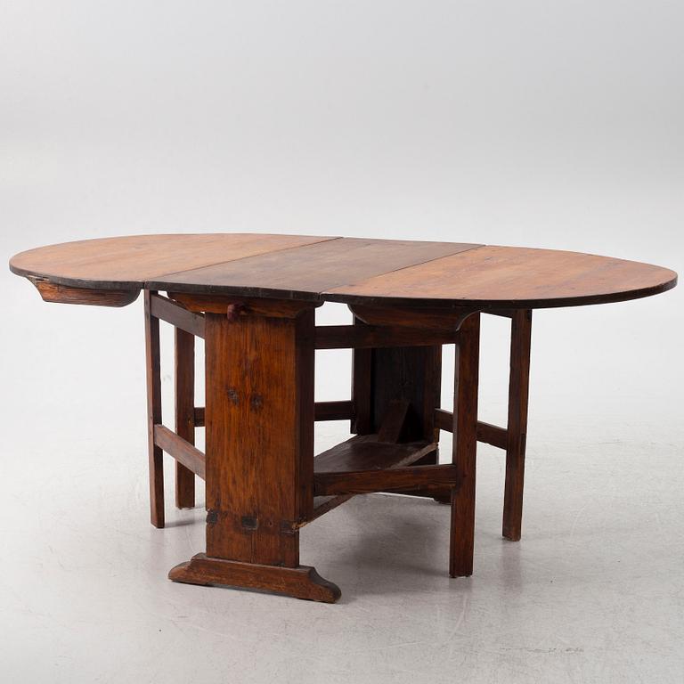 A gate-leg table, 18th/19th Century.