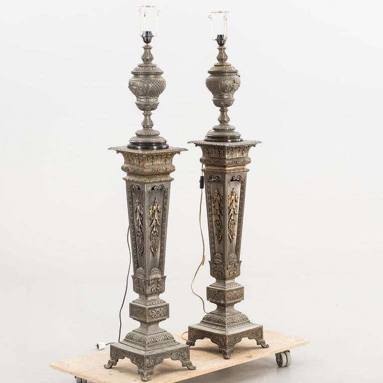 TWO PEDESTAL WITH LAMPS LATE 19TH CENTURY.