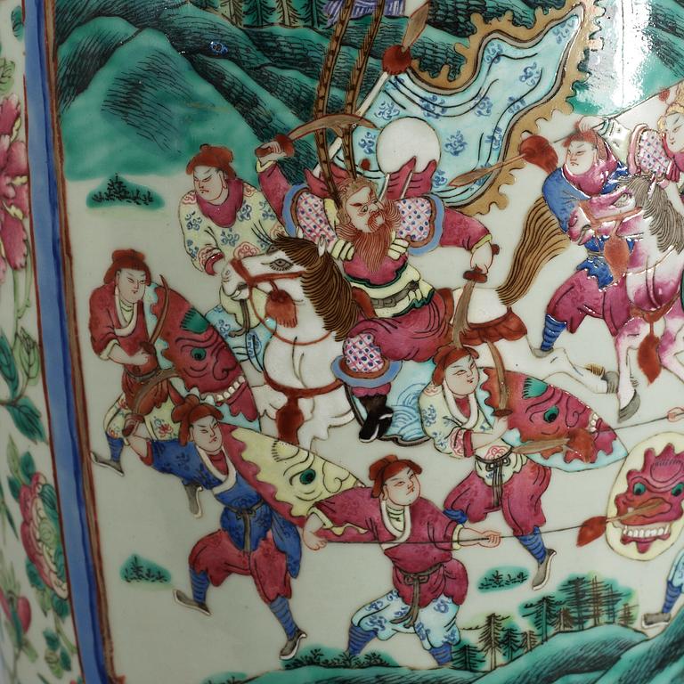 A large famille rose Canton vase, Qing dynasty, 19th Century.