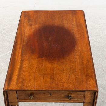 Bord med klaffar, sk Pembroke table, 1800-tal.