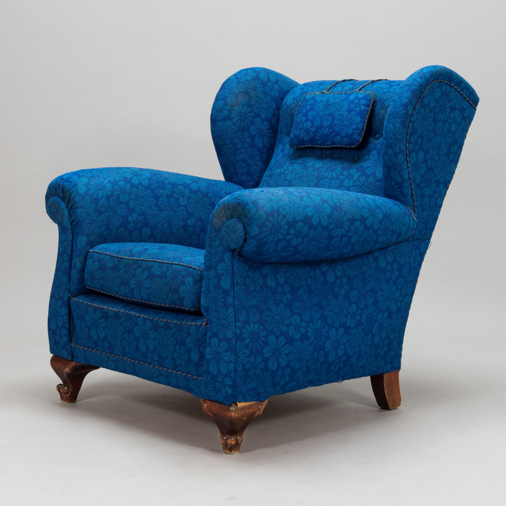 A mid-20th century armchair.