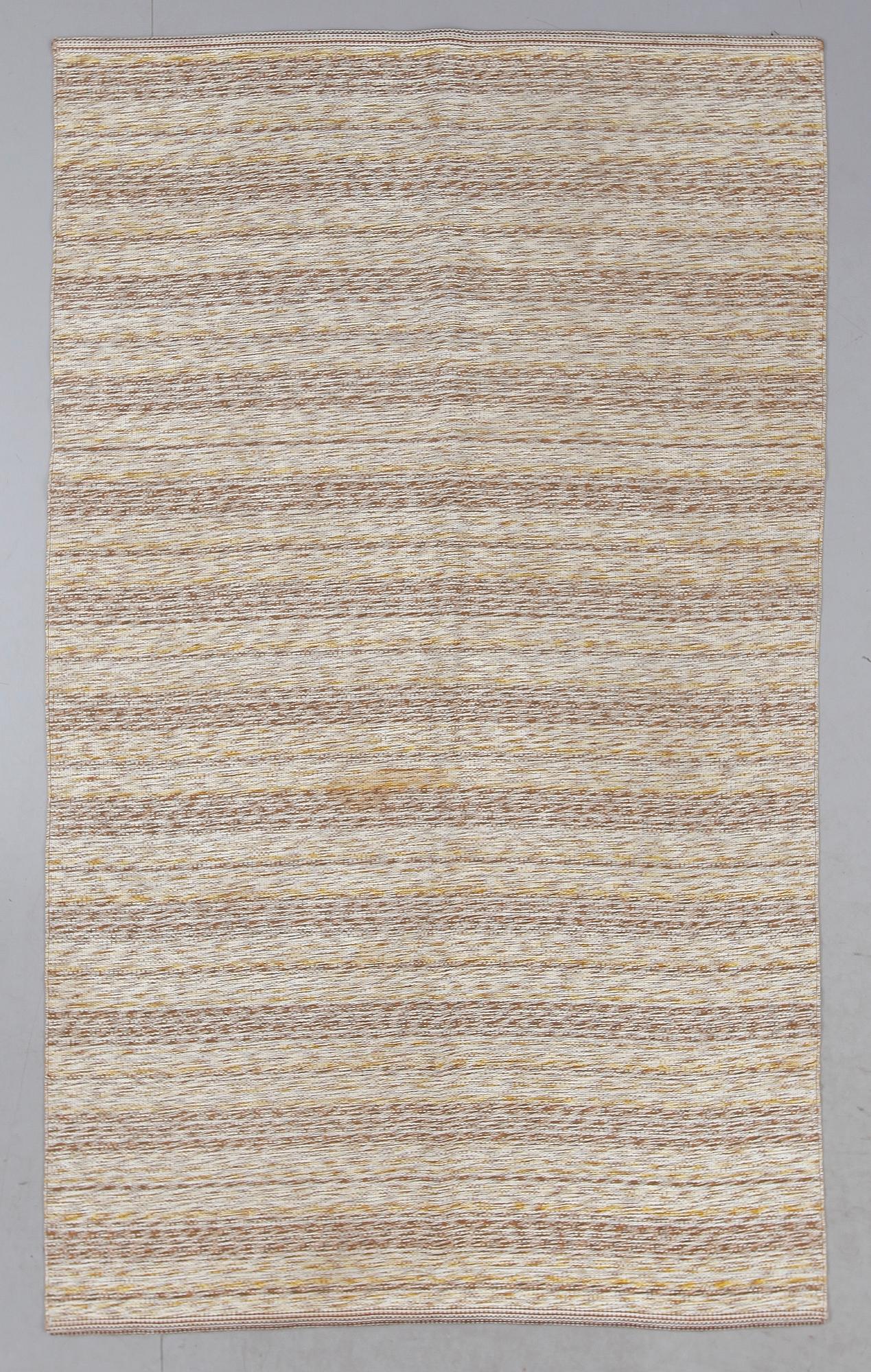 MATTA, dubbelvävd. Ca 248 x 148 cm.