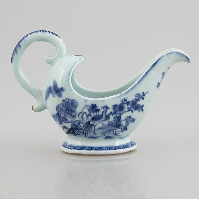 A blue and white ewer, Qing dynasty, 18th century.