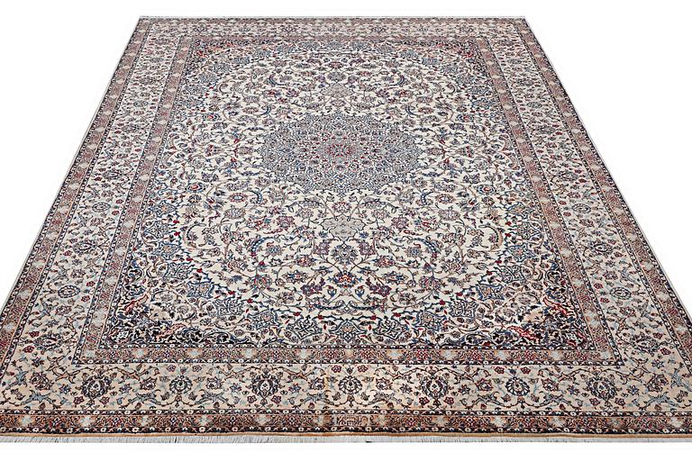 Matta, Nain, part silk, 6 laa, ca. 343 x 252 cm.