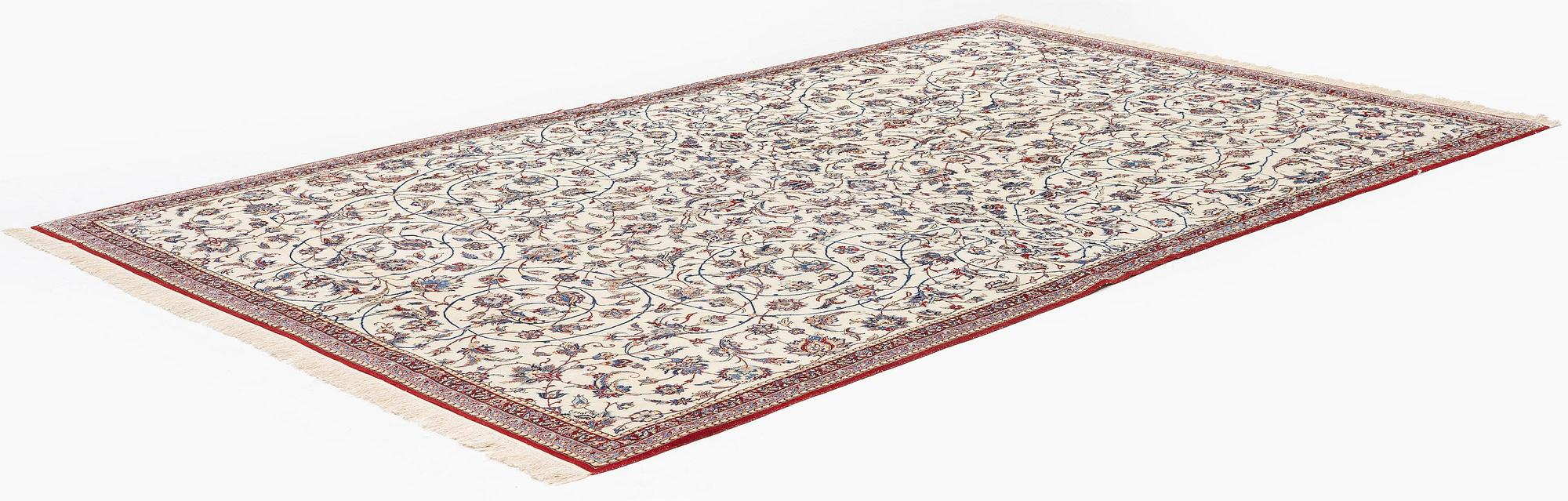 A semi-antique Nain Tuteshk rug, c. 299 x 183 cm.