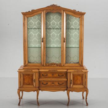 VITRINSKÅP, Louis XV-stil.