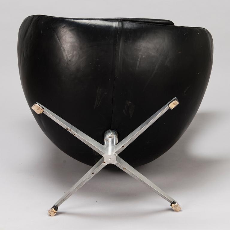 ARNE JACOBSEN, A 1960s arm chair "Egg chair" designed for Fritz Hansen, Denmark.