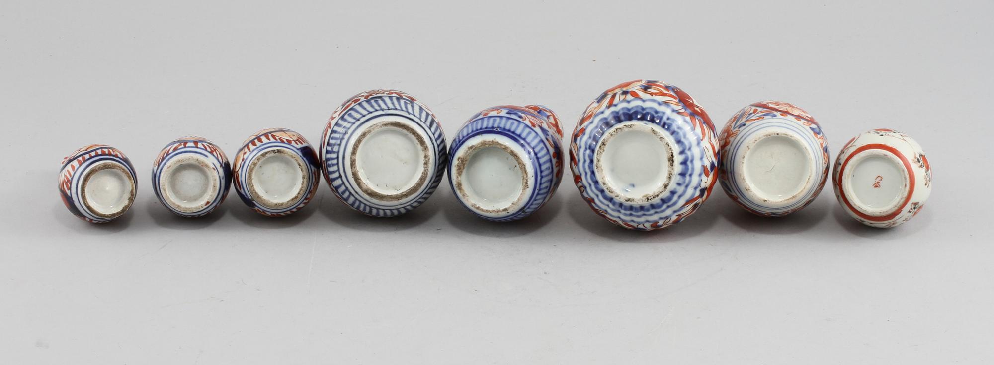 MINIATYRVASER, 8 st, porslin, Japan. 1800/1900-tal.