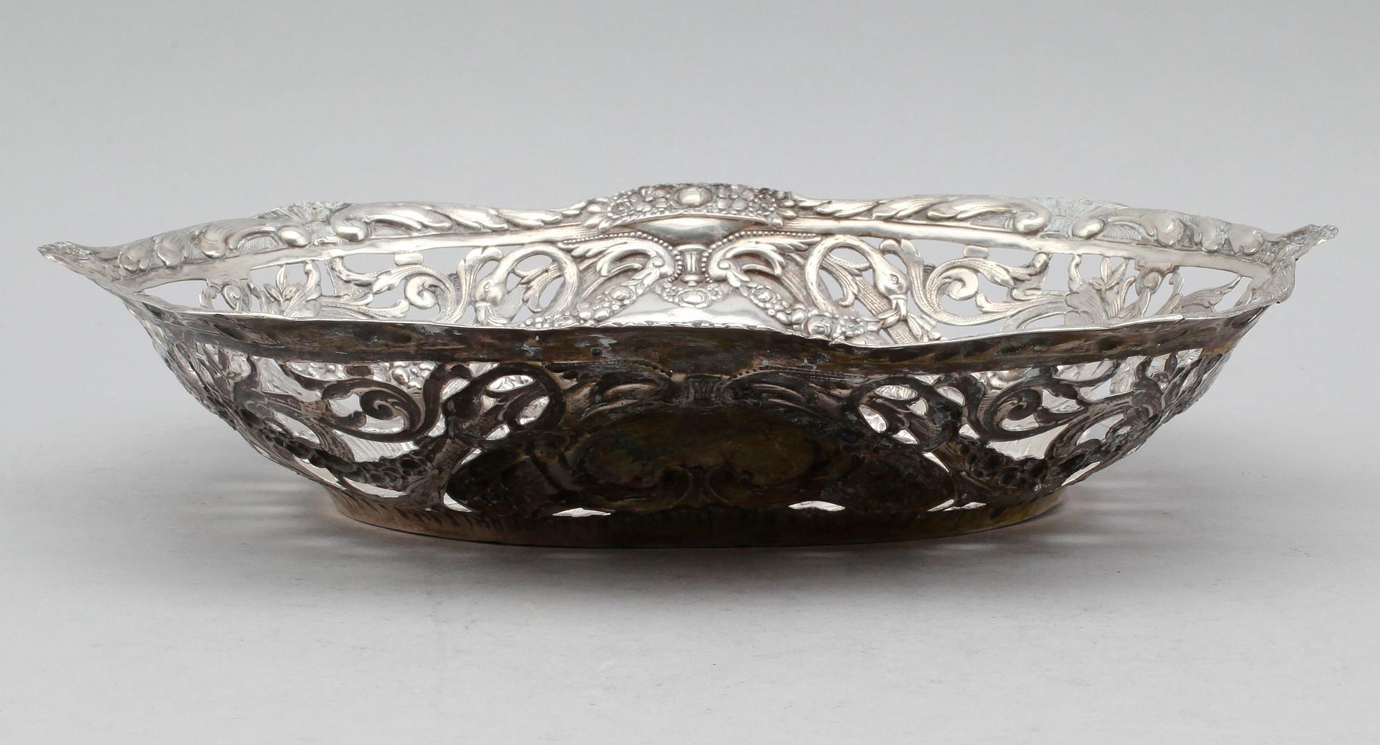 SKÅL, silver 800, Tyskland, 1900-talets första hälft. Vikt ca 397 gram.