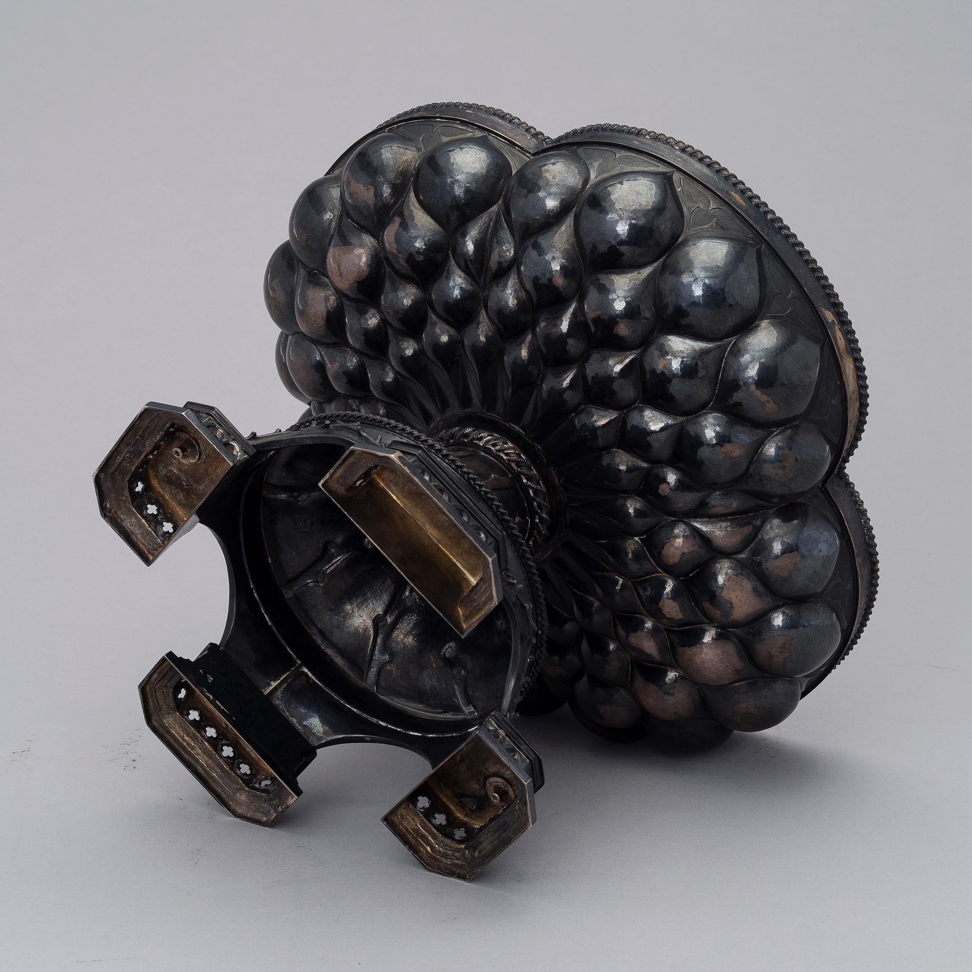 JALALLINEN MALJA, hopeaa, U. Sauter, Basel, Sveitsi. Paino 1670 g.