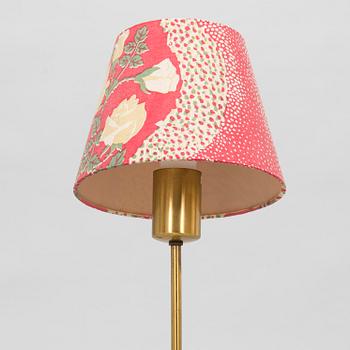 Josef Frank, table lamp model 2332, brass, Firma Svenskt Tenn.