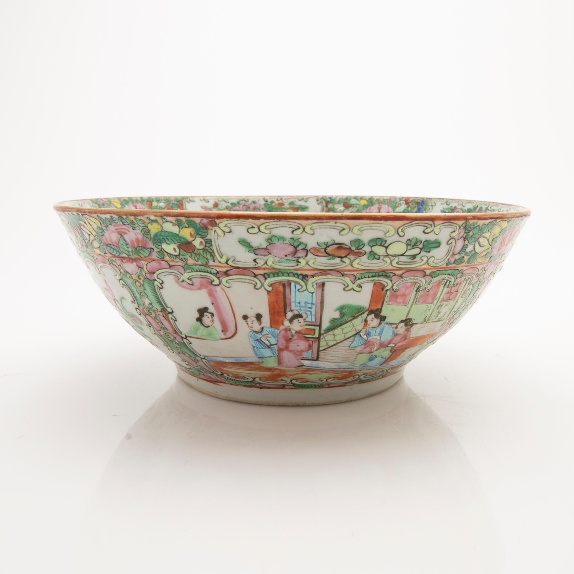 Bowl and cover urn, China, Canton, 18th/20th century.