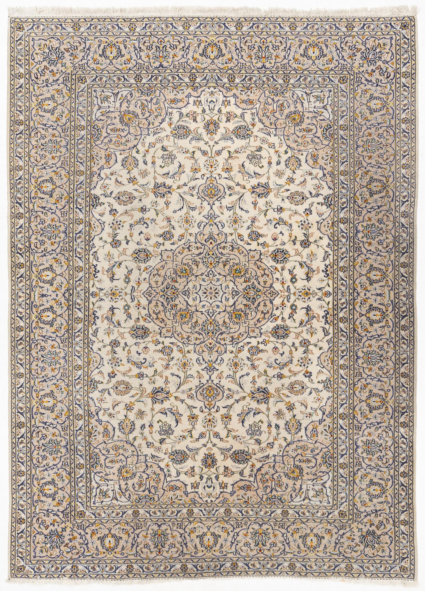 Matta, Keshan, ca 340 x 250 cm.
