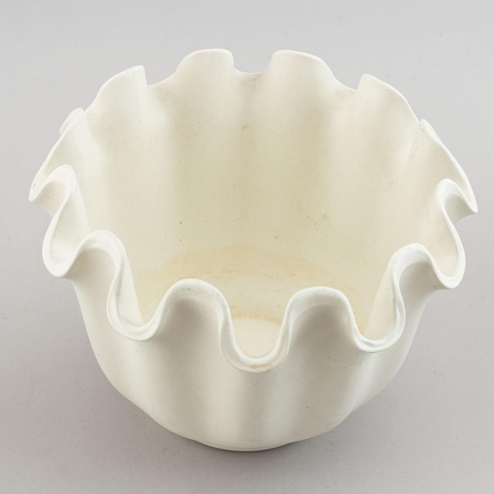 Wilhelm Kåge, a set of three 'Våga' bowls, Gustavsberg.