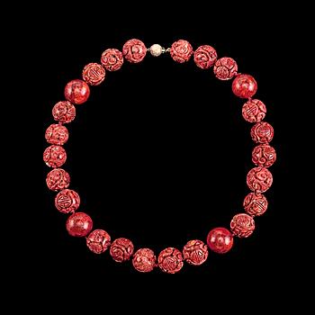 A NECKLACE, 26 engraved corals Ø 18-20 mm. 8/8 cut diamonds c. 0.30 ct.