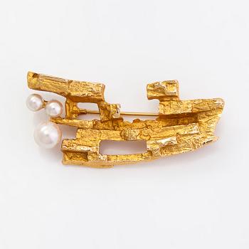 Björn Weckström, a 14K gold 'Bow of Argo' brooch with cultured pearls for Lapponia 1991.