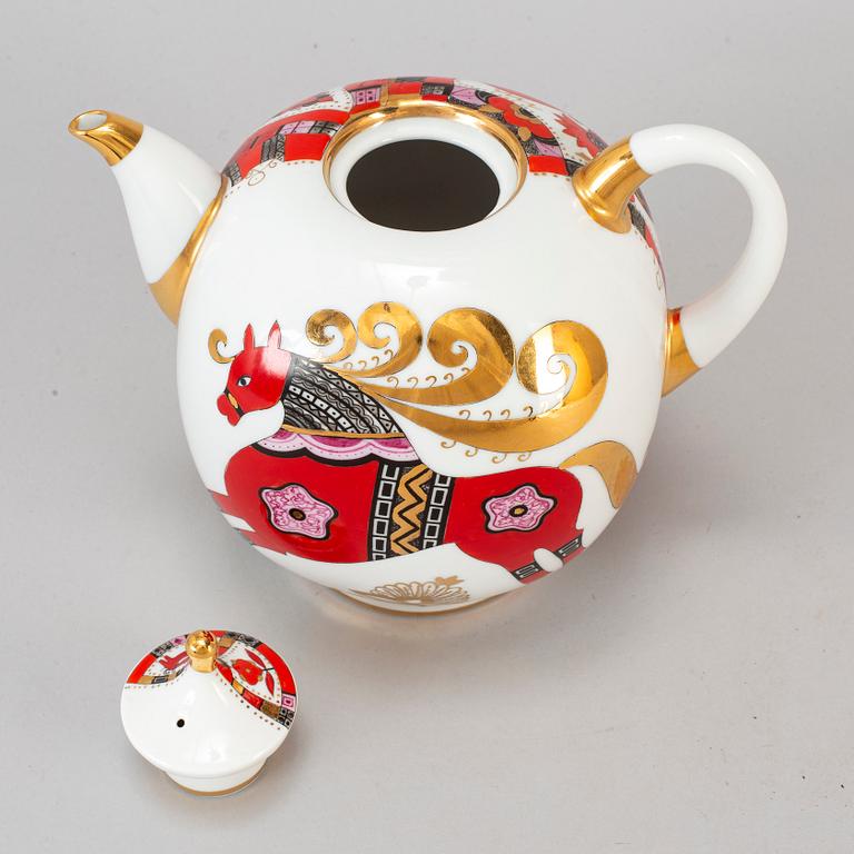 A Lomonosov porcelain teapot with cover, Soviet union.