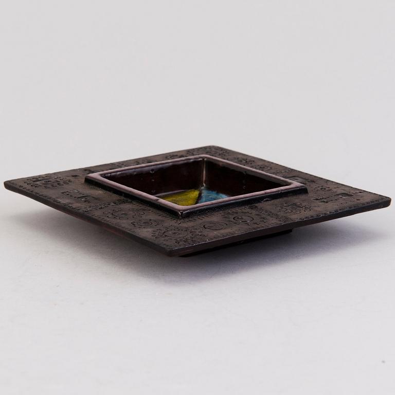 RUT BRYK, reliefi, kivitavaraa, signeerattu BRYK.