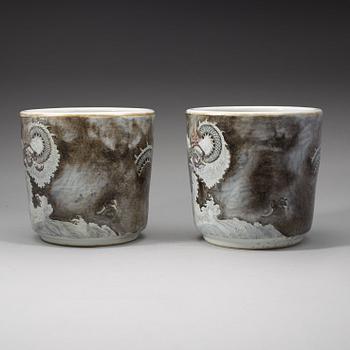 A pair of Chinese enamelled porcelain flower/scroll pots, first half of 20th Century.