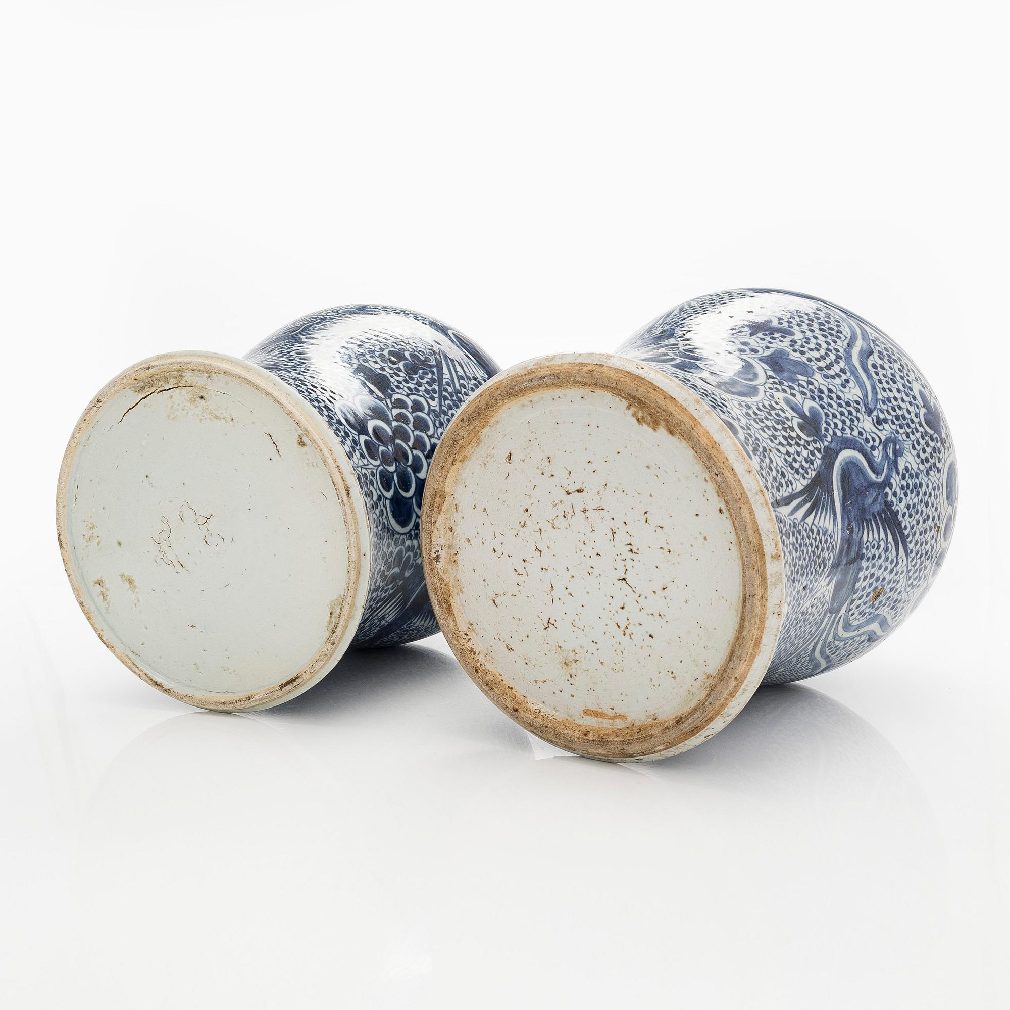 A pair of Kangxi style vases, China, 19th century.