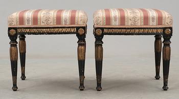 TABURETTER, ett par. Sengustavianska, omkring år 1800.