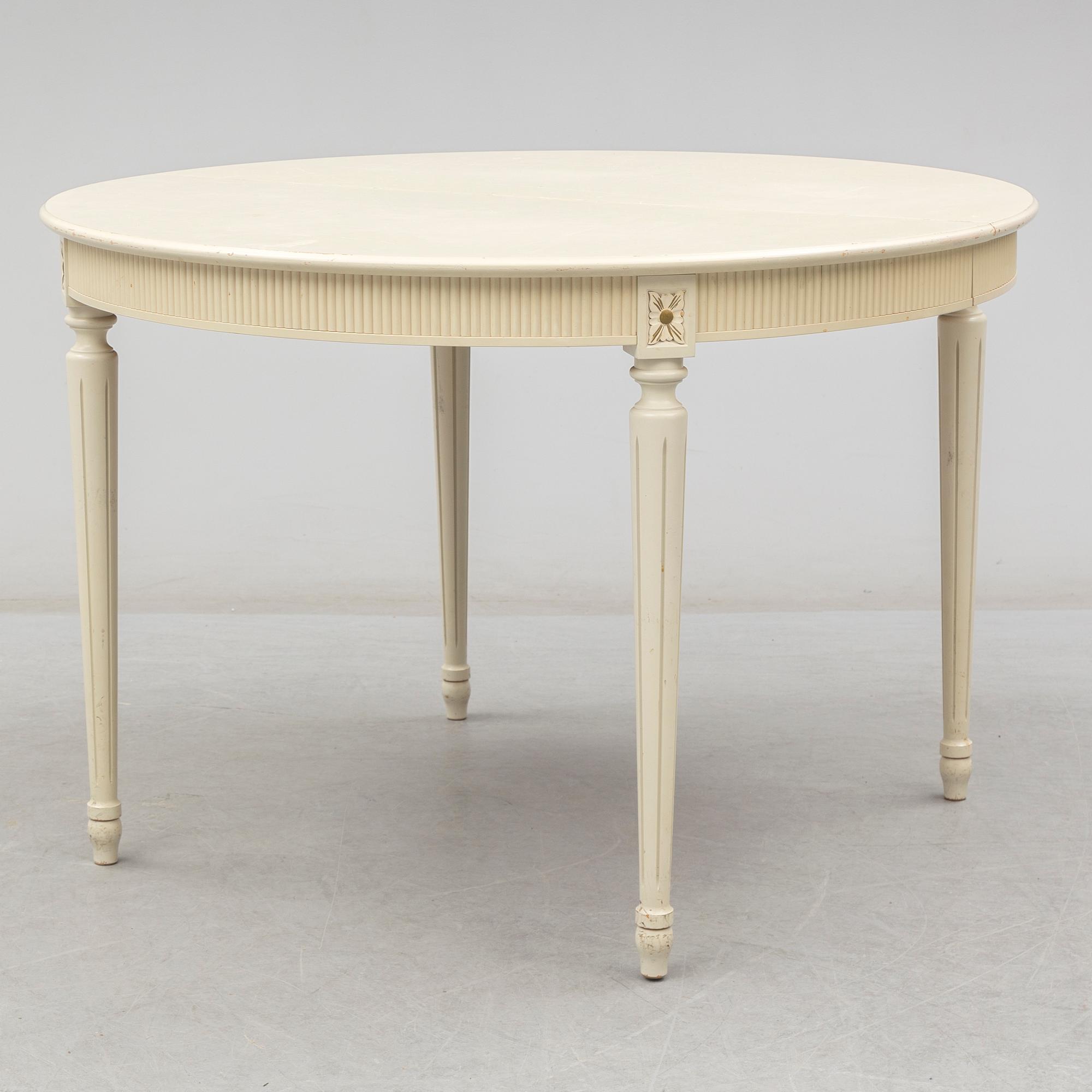 A set of eight chairs and a dining table. Gustavian style, second half of the 20th century. 2 leaves included.
