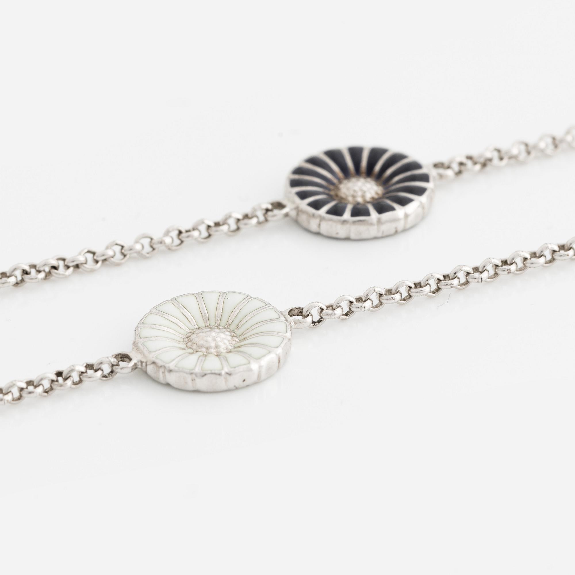 Georg Jensen, collier "Daisy", sterlingsilver med svart och vit emalj.