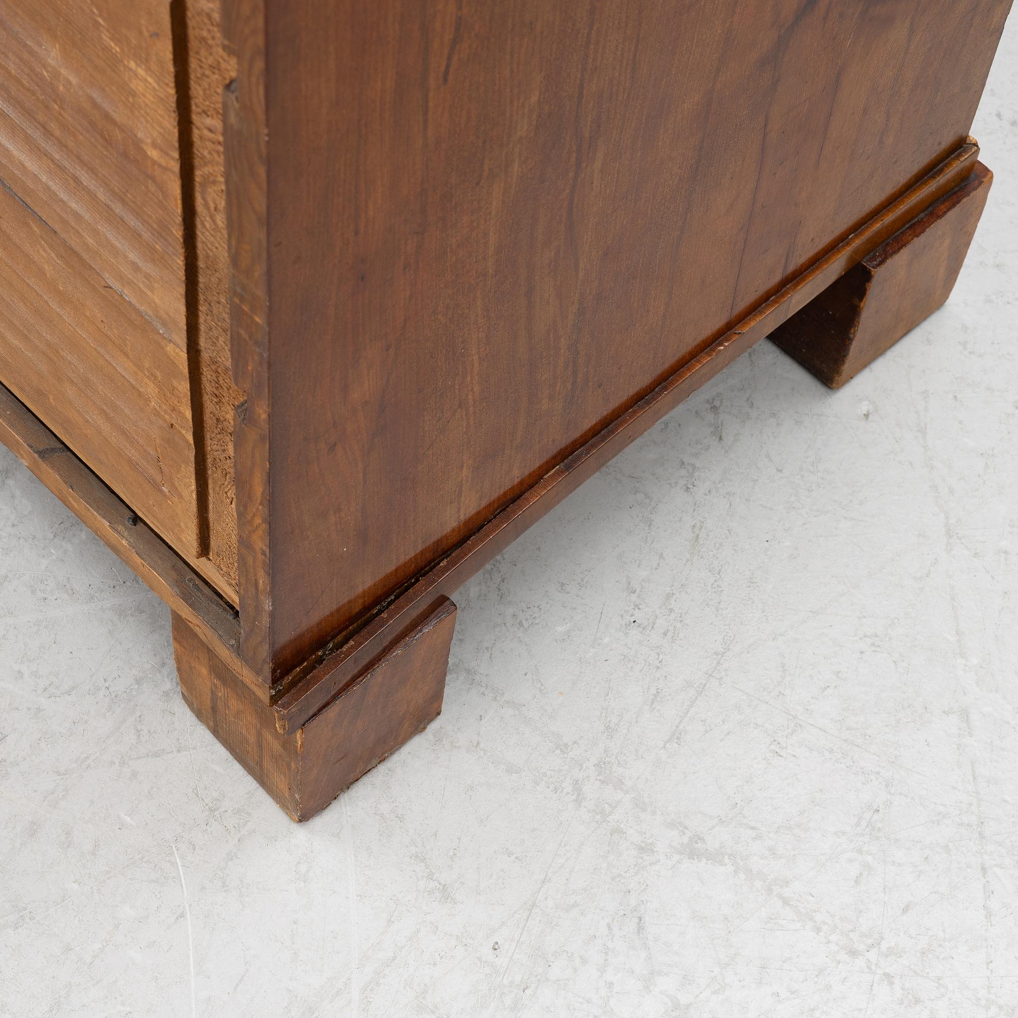 Chiffonier, empire, utförd av Daniel Sehfbom (mästare i Stockholm 1800-1837).