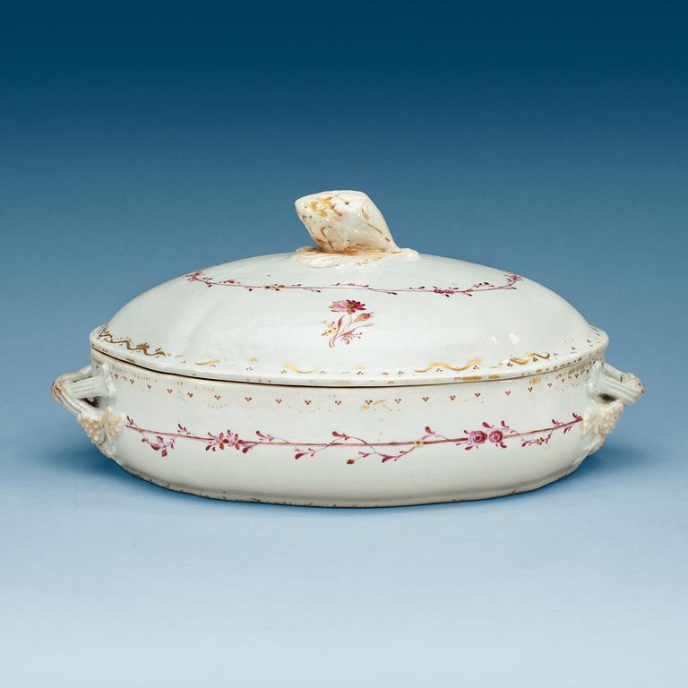 A famille rose tureen with cover, Qing dynasty, Qianlong (1736-95).