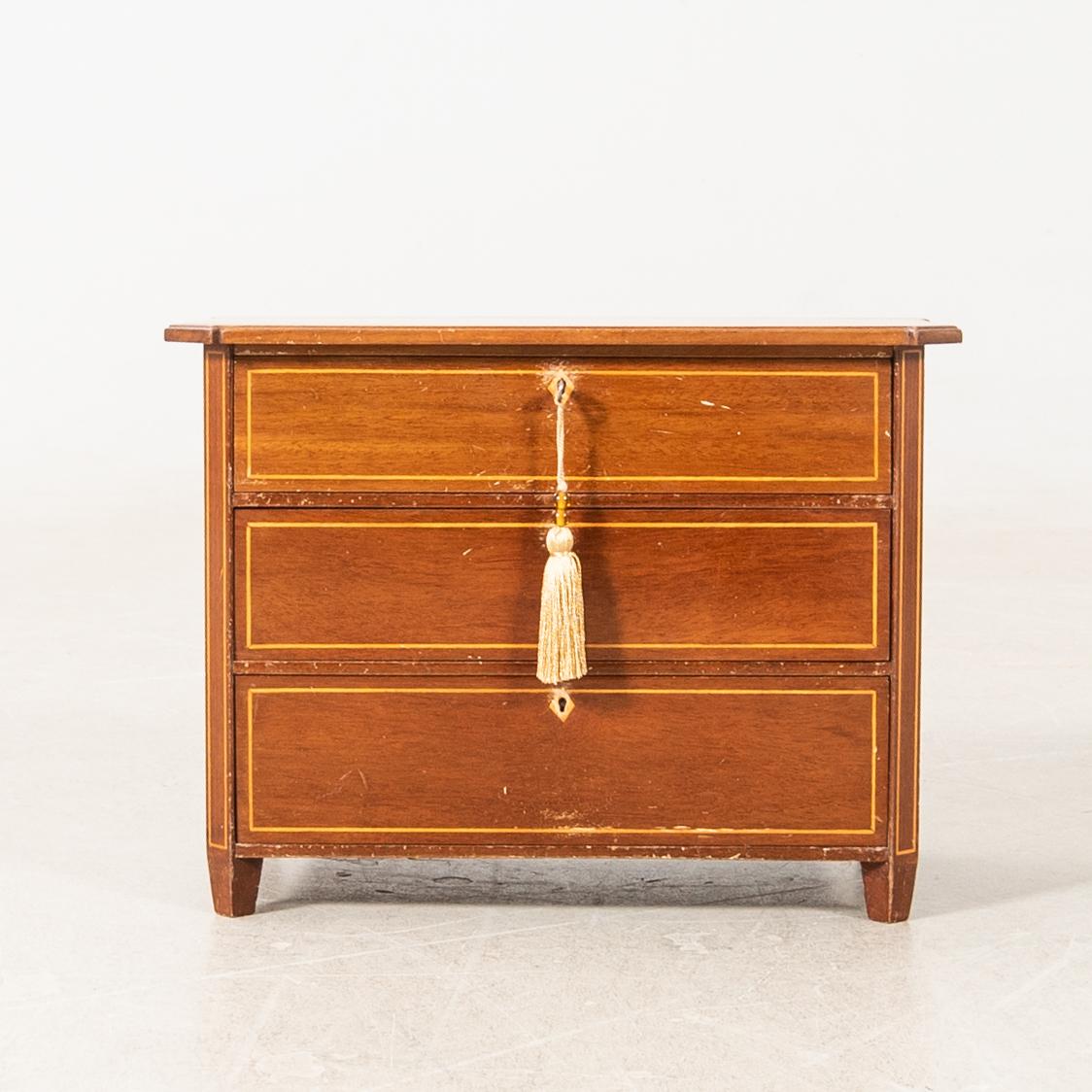 Miniature chest of drawers, early 20th century.