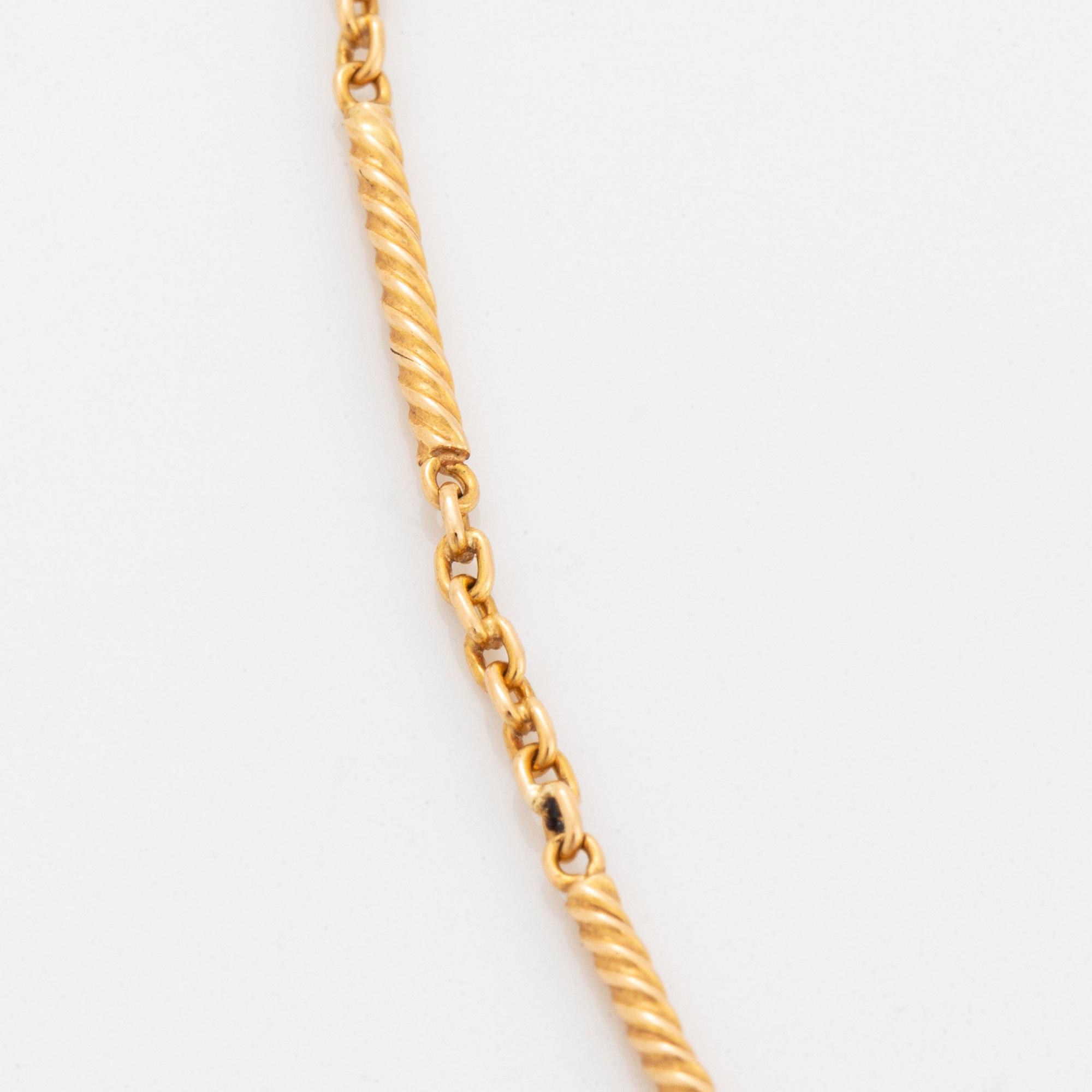 Hängsmycke 18K guld i form av ett äpple med gammalslipade diamanter.