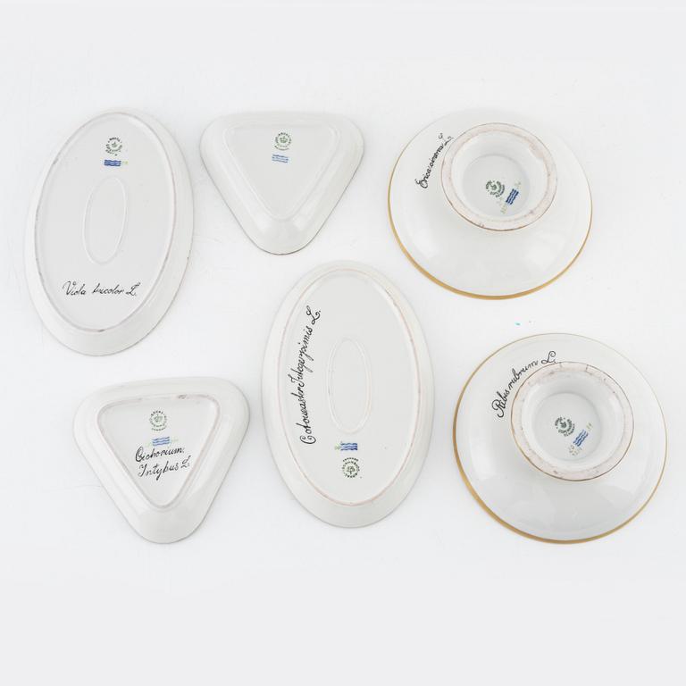 15 pieces of "Flora Danica (Hausmålerai) porcelain, Royal Copenhagen, Denmark.