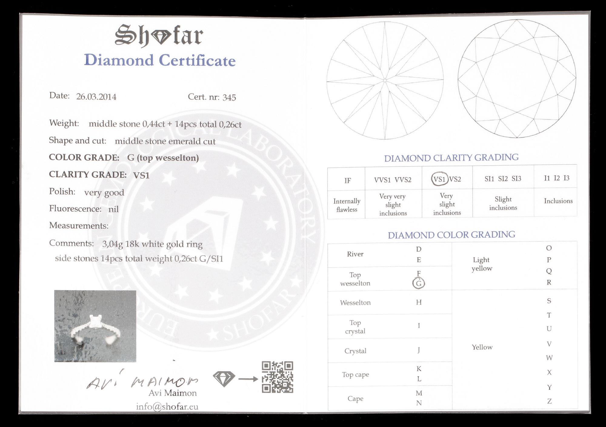 RING, 18k guld med smaragdslipad diamant ca 0,44ct samt 14 st briljantslipade diamanter tot. ca 0,26ct. Vikt ca 3,01gram.