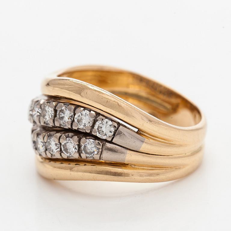 Ring, 14K guld och briljantslipade diamanter.