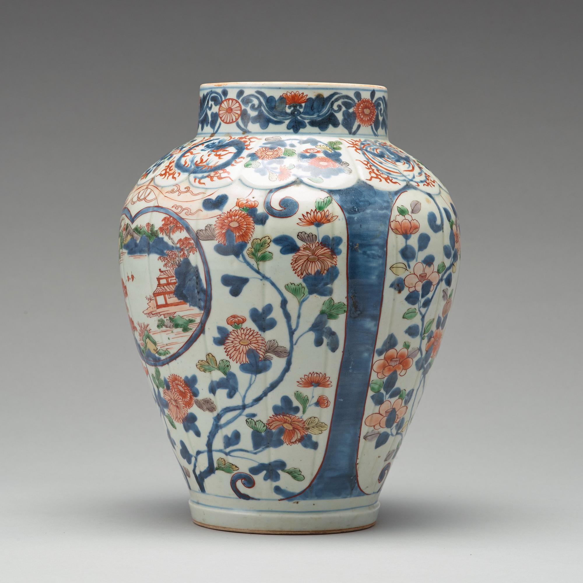 A blue and white Japanese jar, Edo period, 17th Century.