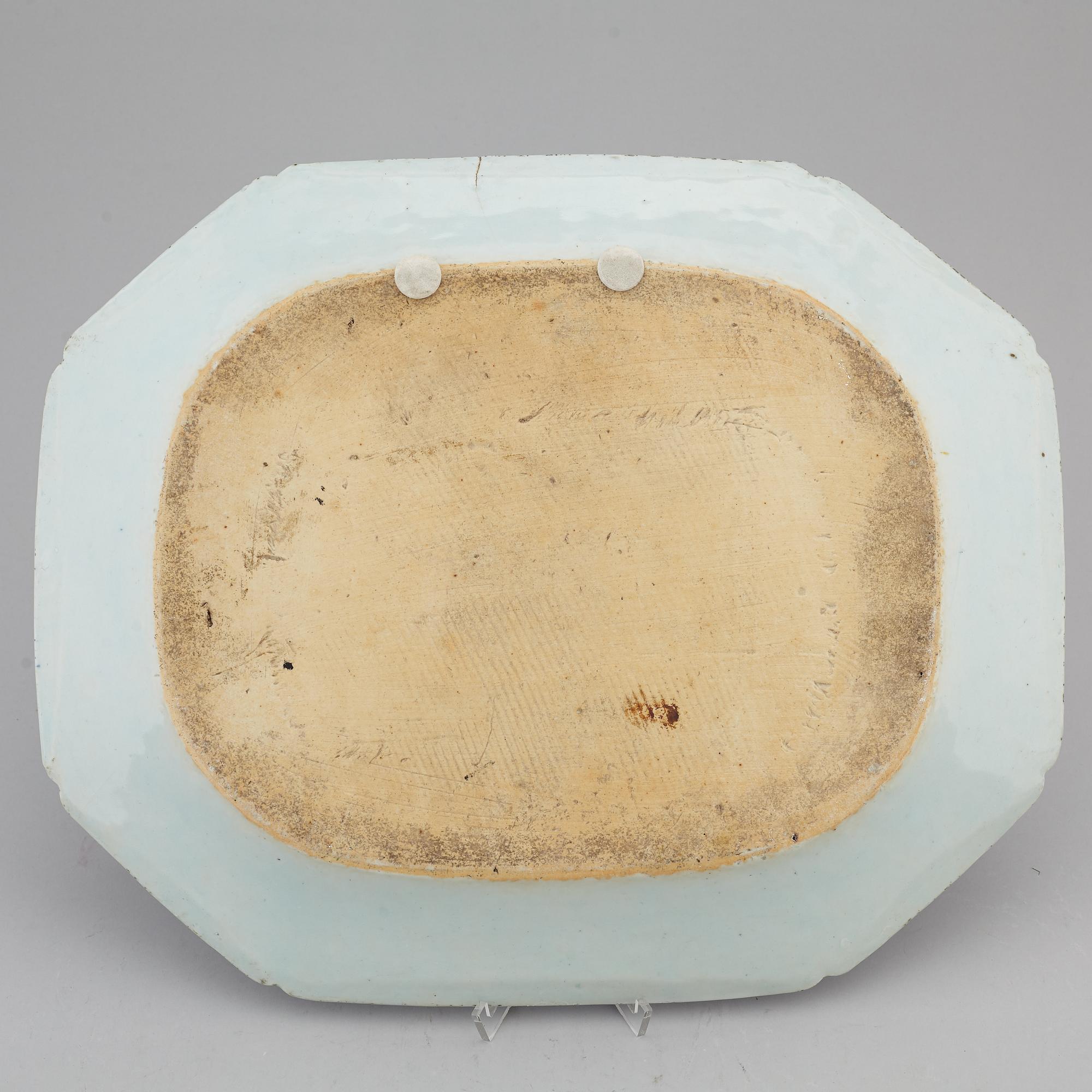 A large blue and white serving dish, Qing dynasty, Qianlong (1736-95).
