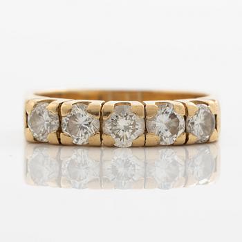 Alliance ring, 18K gold with five brilliant-cut diamonds totalling approximately 1 ct.
