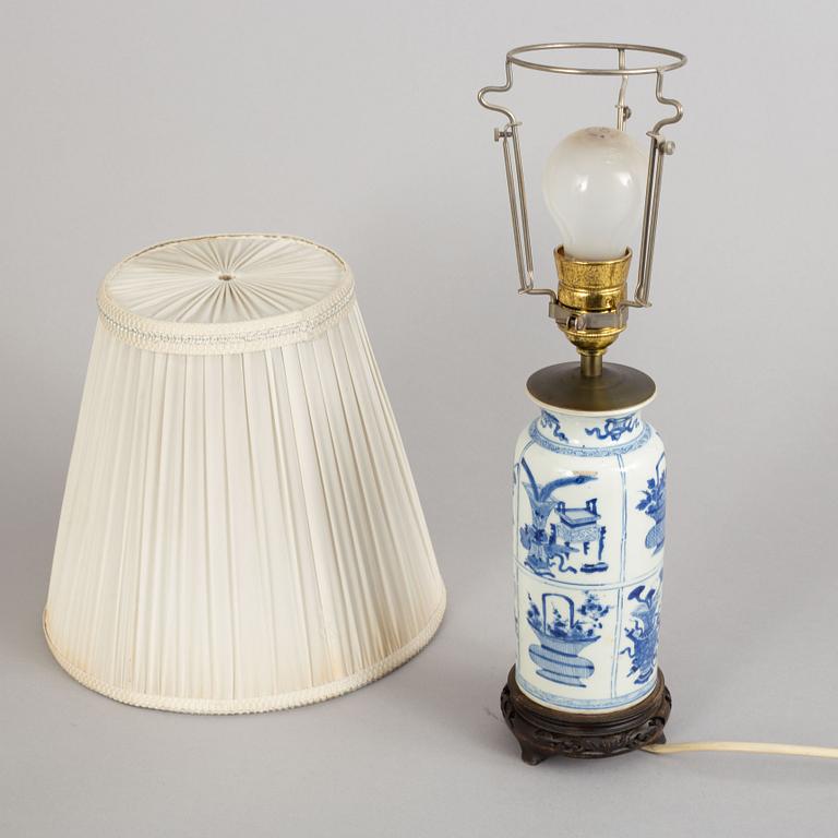 Vas/bordslampa, porslin. Qingdynastin, Kangxi (1662-1722).