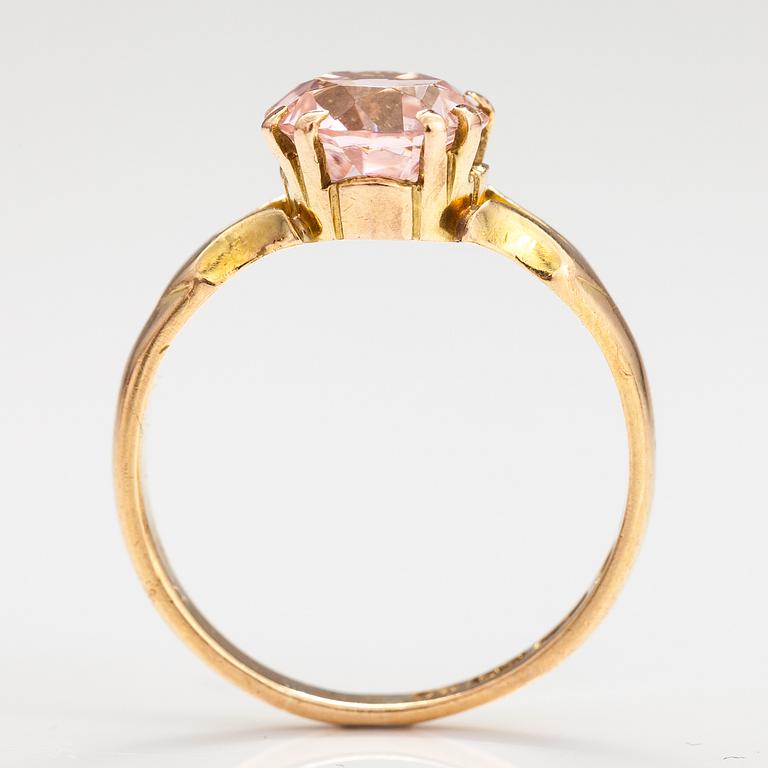 An 18K gold ring with a YAG-stone. Johan Akseli Tarkiainen, Vyborg 1927.