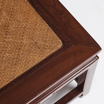 Bord, hardwood. Qingdynastin, 1800-tal.