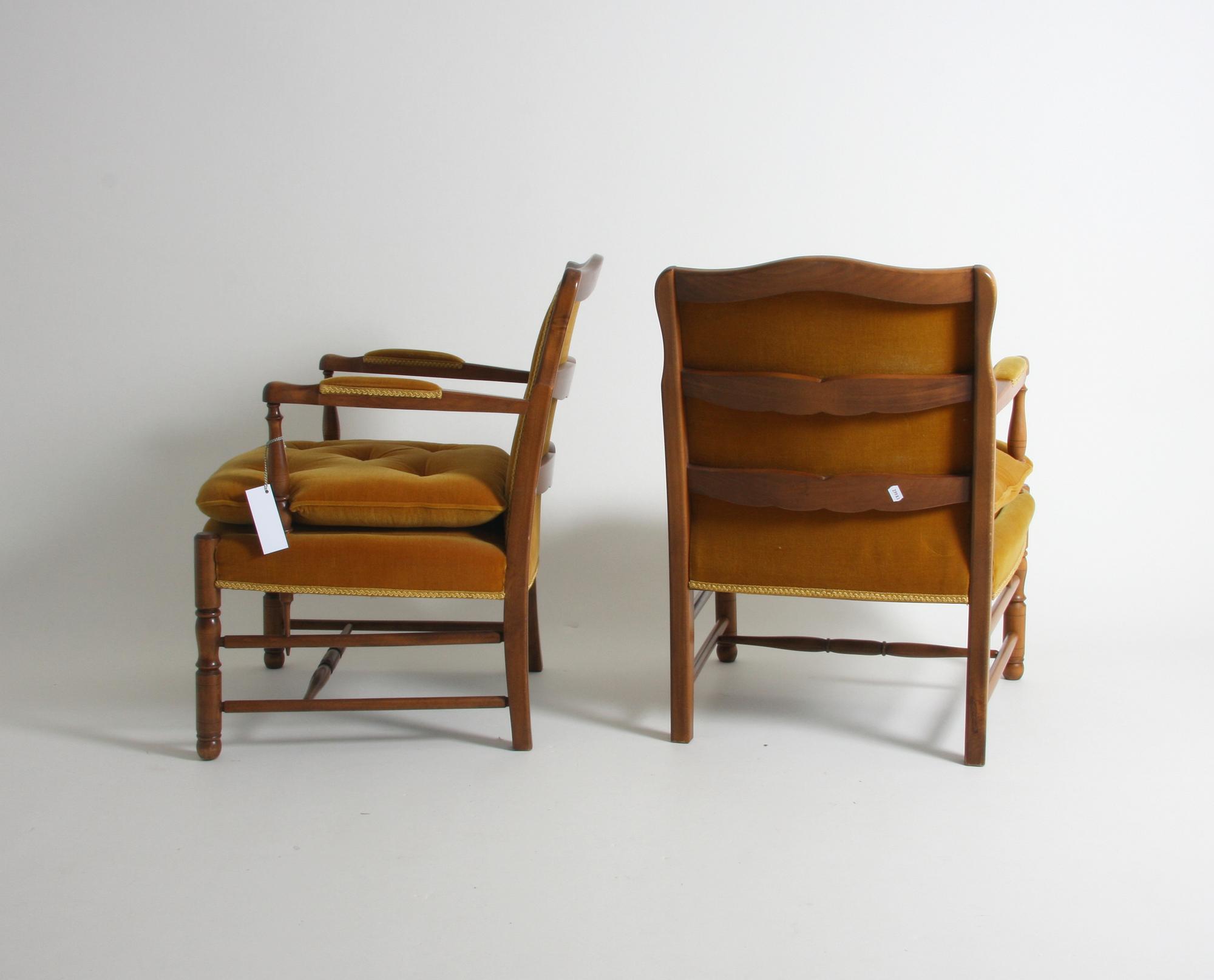 FÅTÖLJER, ett par.