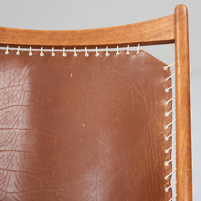 Fredrik Kayser, Rastad & Relling Tegnekontor, fåtöljer, ett par, "Krysset/The Cross Chair", producerade av Gustav Bahus, Norge 1950-tal.