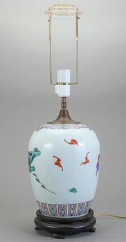 BORDSLAMPA, porslin, Kina, 1900-tal.
