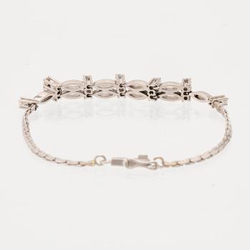 Armband 18K vitguld med runda briljantslipade diamanter.