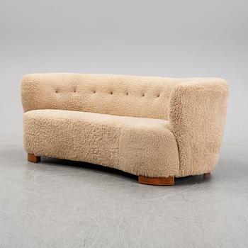 Soffa, klädd i fårskinn, Dansk formgivare, 1940-tal.
